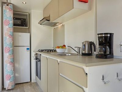 hu-girasole-village-mobile-home-comfort-for-6-persons-interior-kitchen