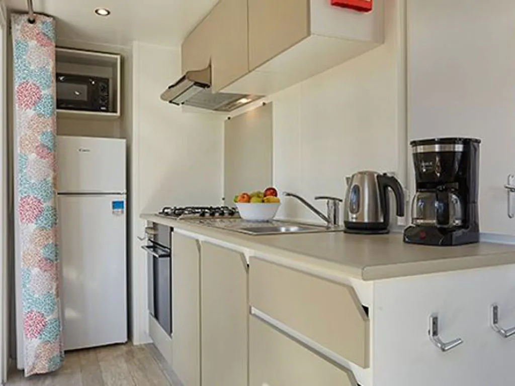 hu-girasole-village-mobile-home-comfort-for-6-persons-interior-kitchen