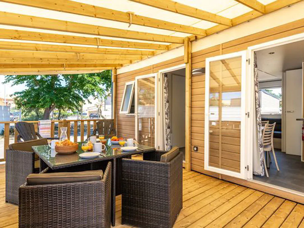hu-girasole-village-mobile-home-premium-for-6-persons-exterior-terrace