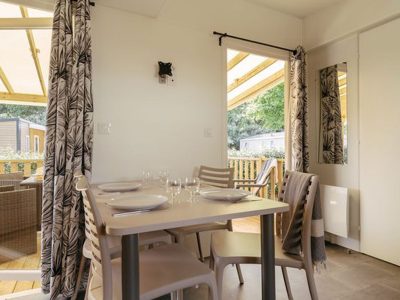 hu-girasole-village-mobile-home-premium-for-6-persons-interior-dining-area