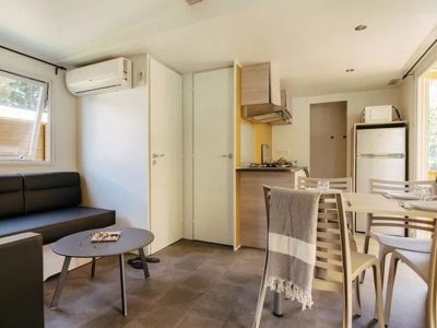 hu-girasole-village-mobile-home-premium-for-6-persons-interior-living-room-and-kitchen