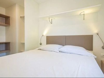 hu-montescudaio-village-mobile-home-comfort-for-6-persons-interior-bedroom-double-bed