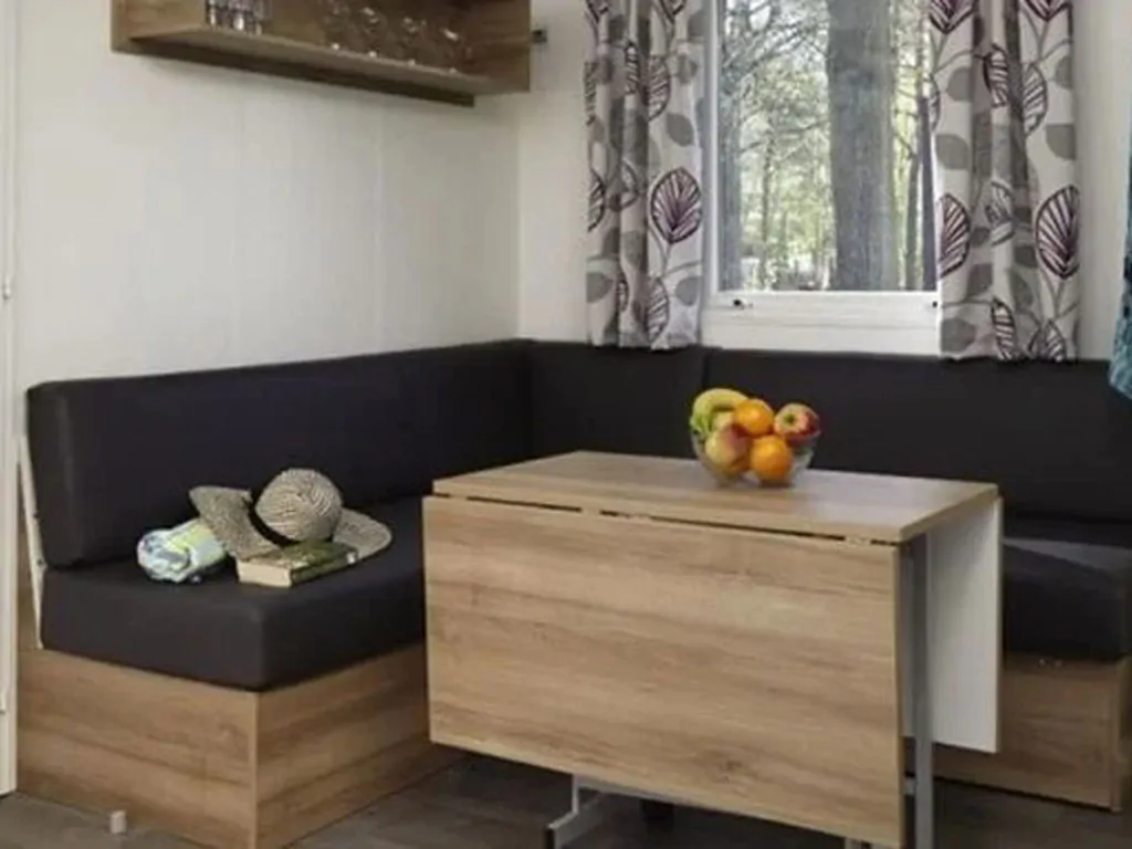 hu-montescudaio-village-mobile-home-premium-for-6-persons-interior-living-room