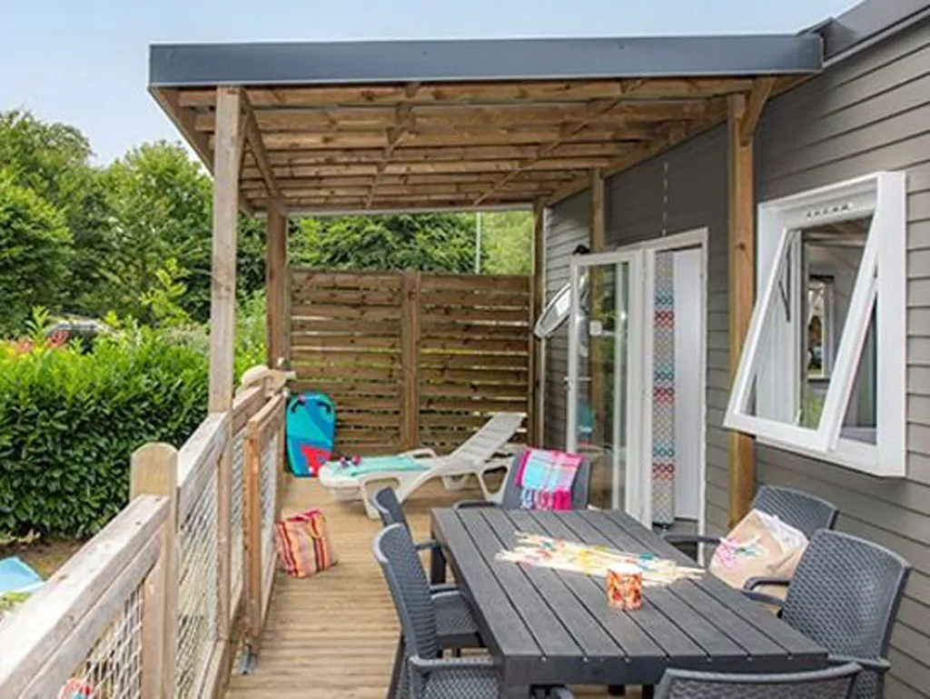 hu-park-albatros-village-mobile-home-comfort-for-6-persons-exterior-terrace-view