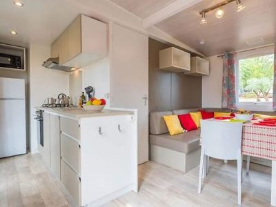 hu-park-albatros-village-mobile-home-comfort-for-6-persons-interior-kitchen