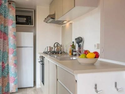 hu-park-albatros-village-mobile-home-comfort-for-6-persons-interior-kitchen-view