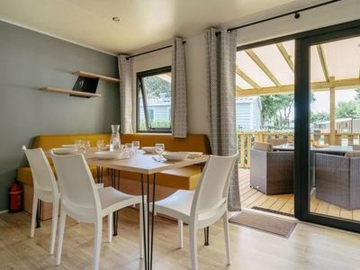 hu-park-albatros-village-mobile-home-premium-for-6-persons-interior-dining-area