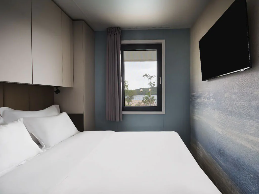 amadria-park-sibenik-beach-villa-pool-sauna-interior-bedroom