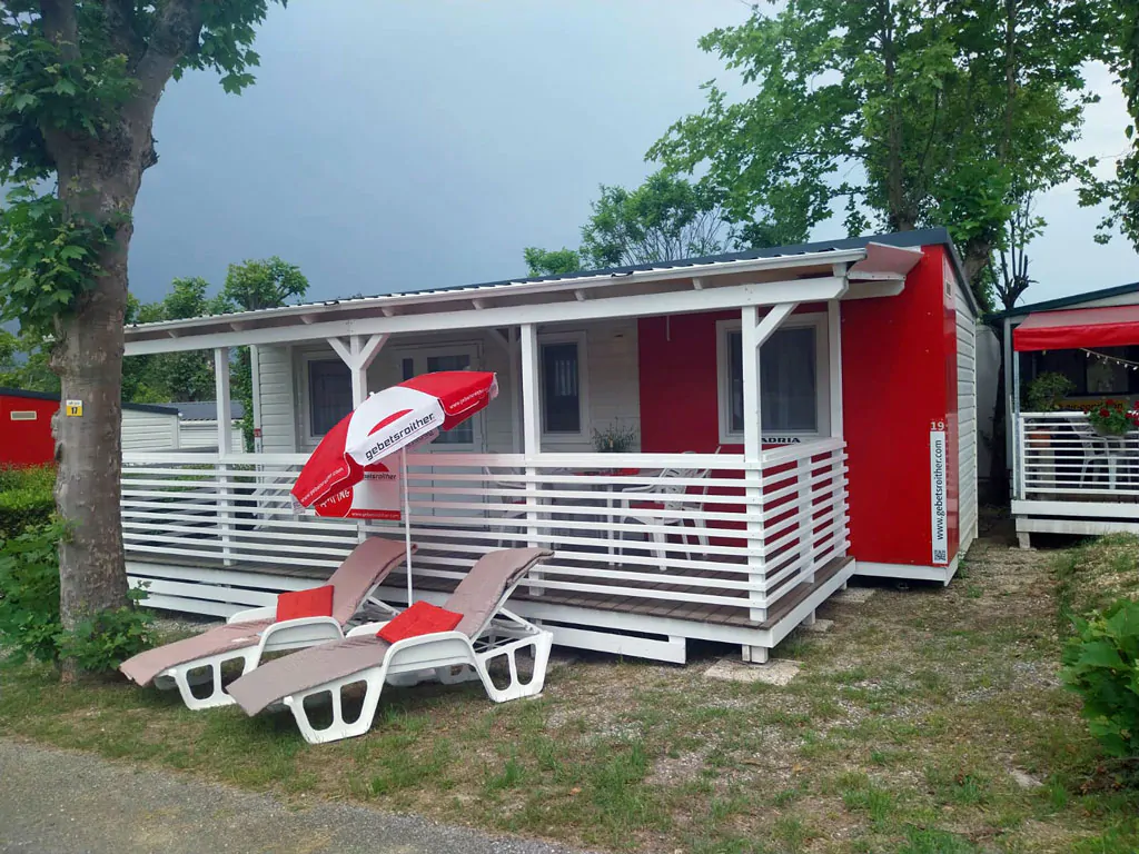 camping-iris-park-lago-di-garda-mobile-home-premium-a-plus-exterior-mobile-home-view