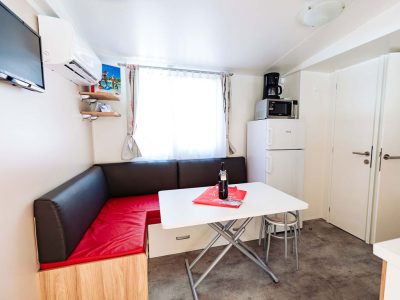 camping-iris-park-lago-di-garda-mobile-home-premium-a-plus-interior-living-room