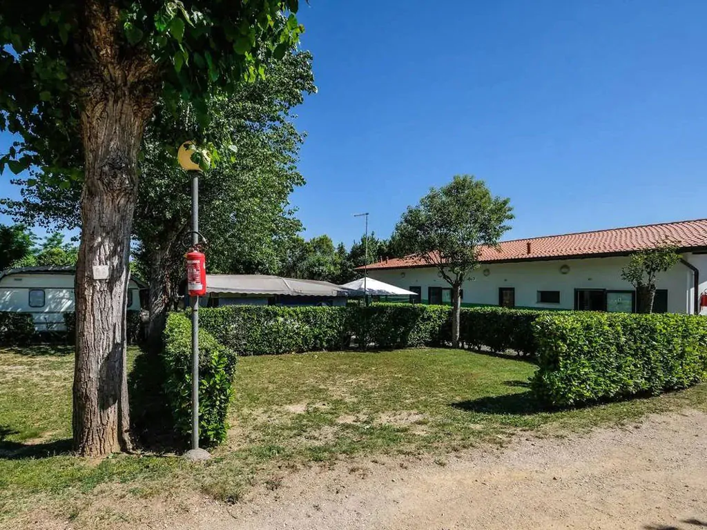 camping-iris-park-lago-di-garda-pitch