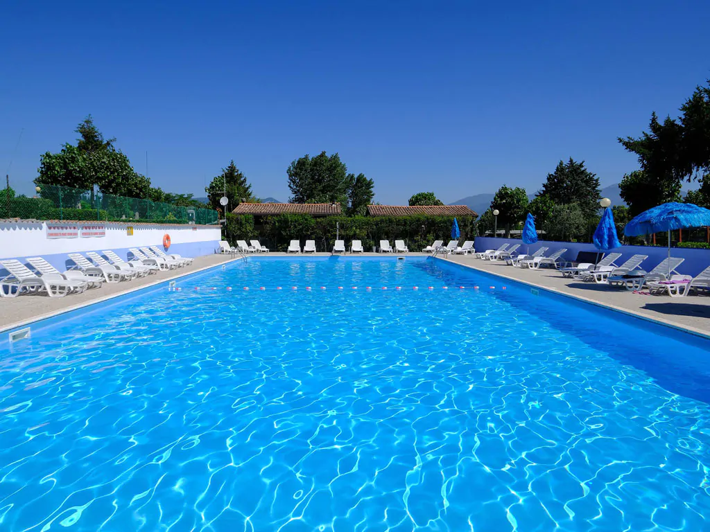 camping-iris-park-lago-di-garda-pool-view