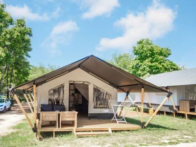 campsite-zelena-laguna-safari-tent-comfort-airco-exterior-tent