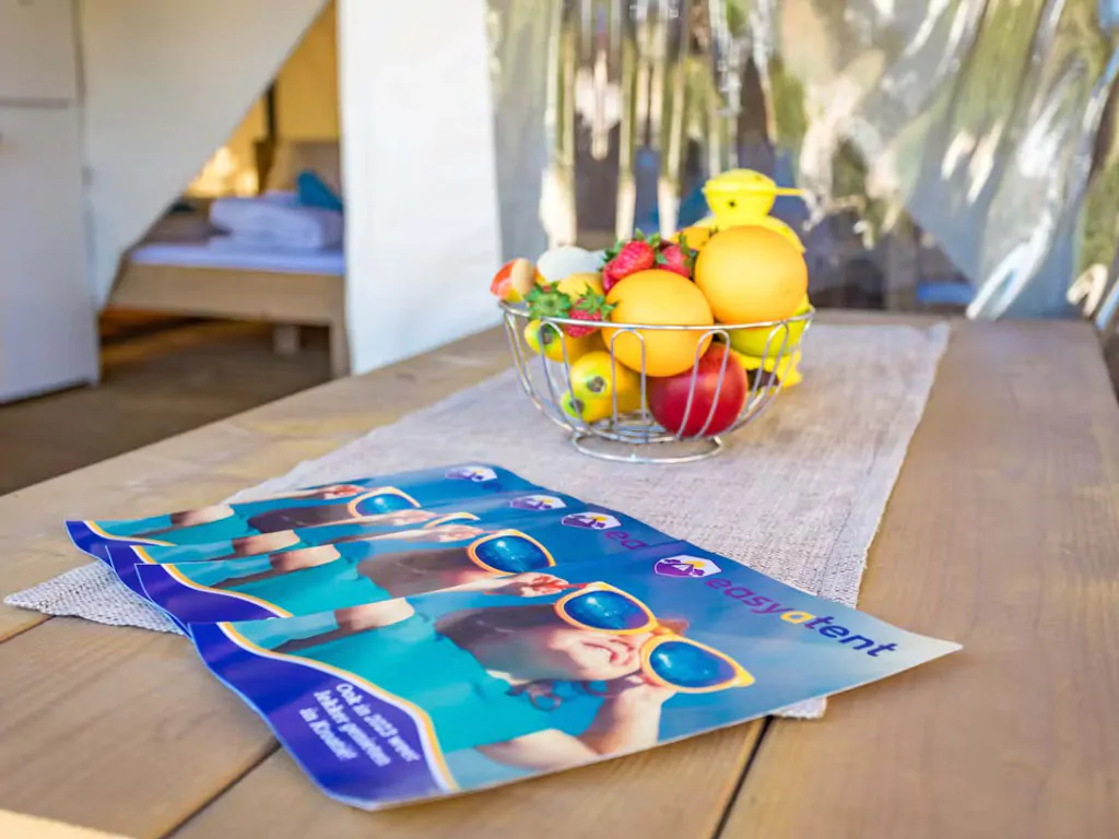 campsite-zelena-laguna-safari-tent-comfort-airco-exterior-terrace-table