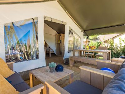 campsite-zelena-laguna-safari-tent-comfort-airco-exterior-terrace-view