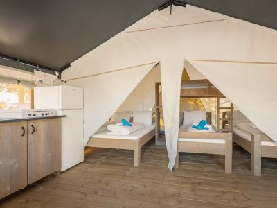 campsite-zelena-laguna-safari-tent-comfort-airco-interior-bedrooms-view