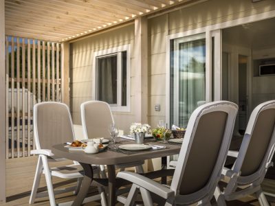 campsite-valkanela-mobile-home-comfort-exterior-terrace