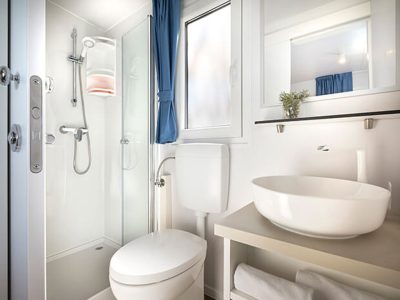 valamar-camping-san-marino-mobile-home-san-marino-superior-interior-bathroom