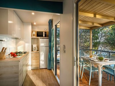 valamar-camping-san-marino-mobile-home-san-marino-superior-interior-living-kitchen