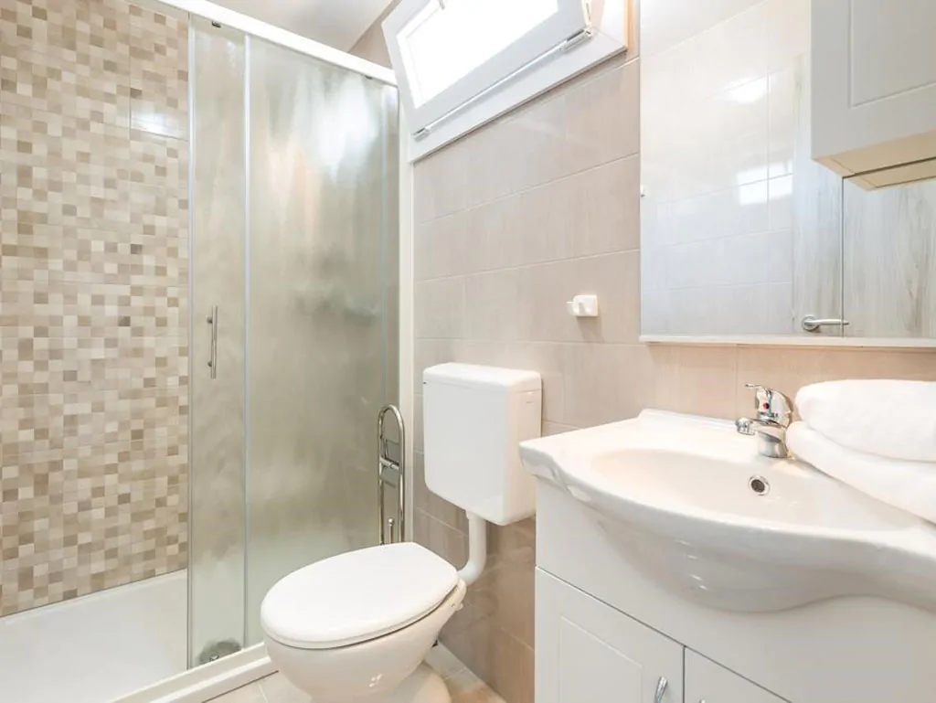 campsite-lavanda-mobile-home-premium-interior-bathroom