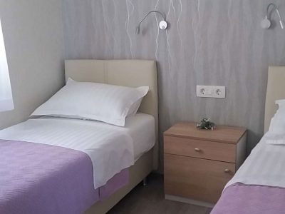campsite-lavanda-mobile-home-premium-interior-bedroom-single-beds