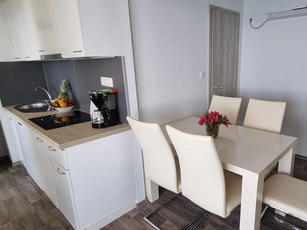 campsite-lavanda-mobile-home-premium-interior-kitchen