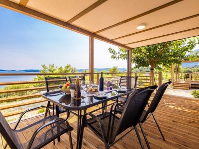 campsite-lavanda-mobile-home-prestige-with-whirlpool-exterior-terrace