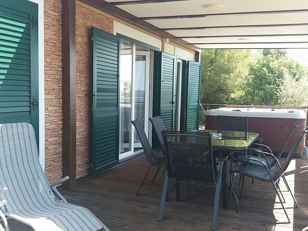 campsite-lavanda-mobile-home-prestige-with-whirlpool-exterior-terrace-whirlpool