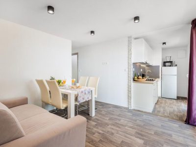 campsite-lavanda-mobile-home-prestige-with-whirlpool-interior-kitchen-and-living-room
