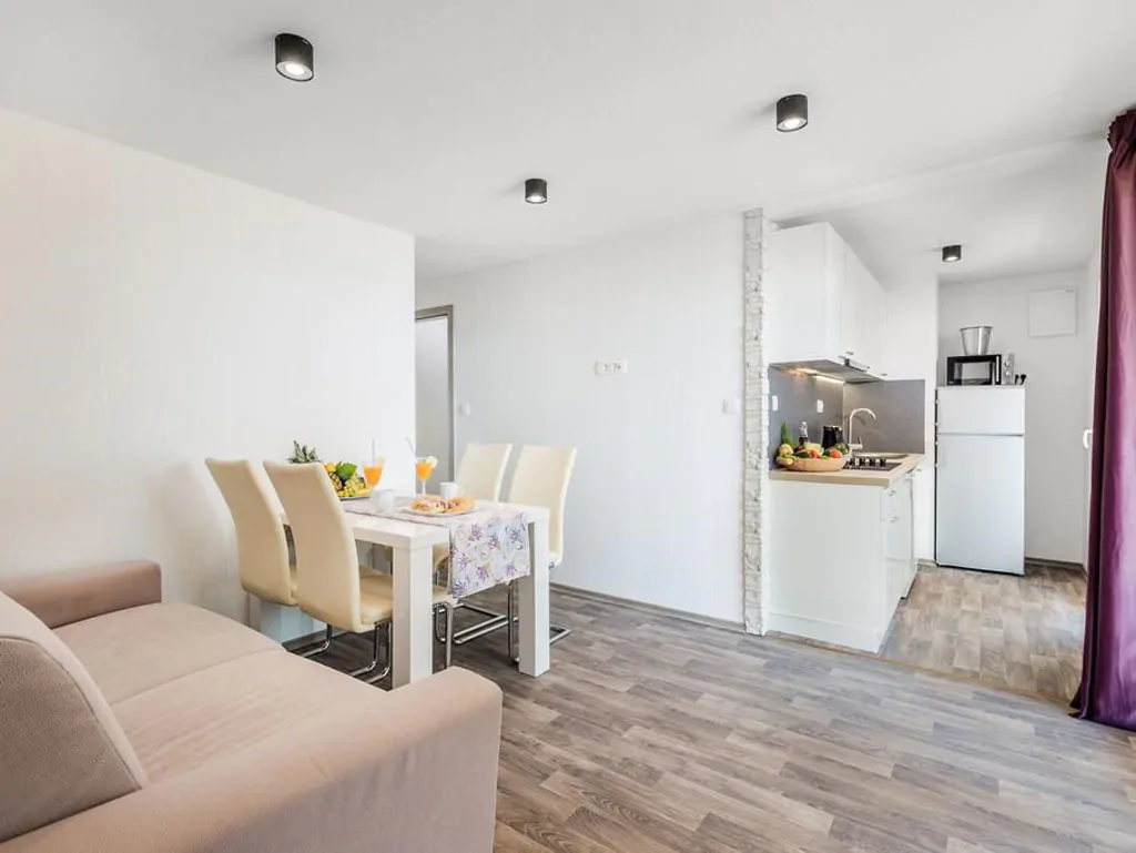 campsite-lavanda-mobile-home-prestige-with-whirlpool-interior-kitchen-and-living-room