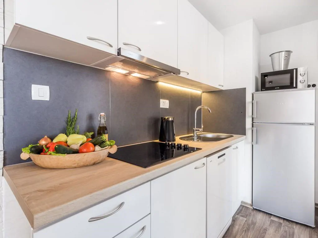 campsite-lavanda-mobile-home-prestige-with-whirlpool-interior-kitchen