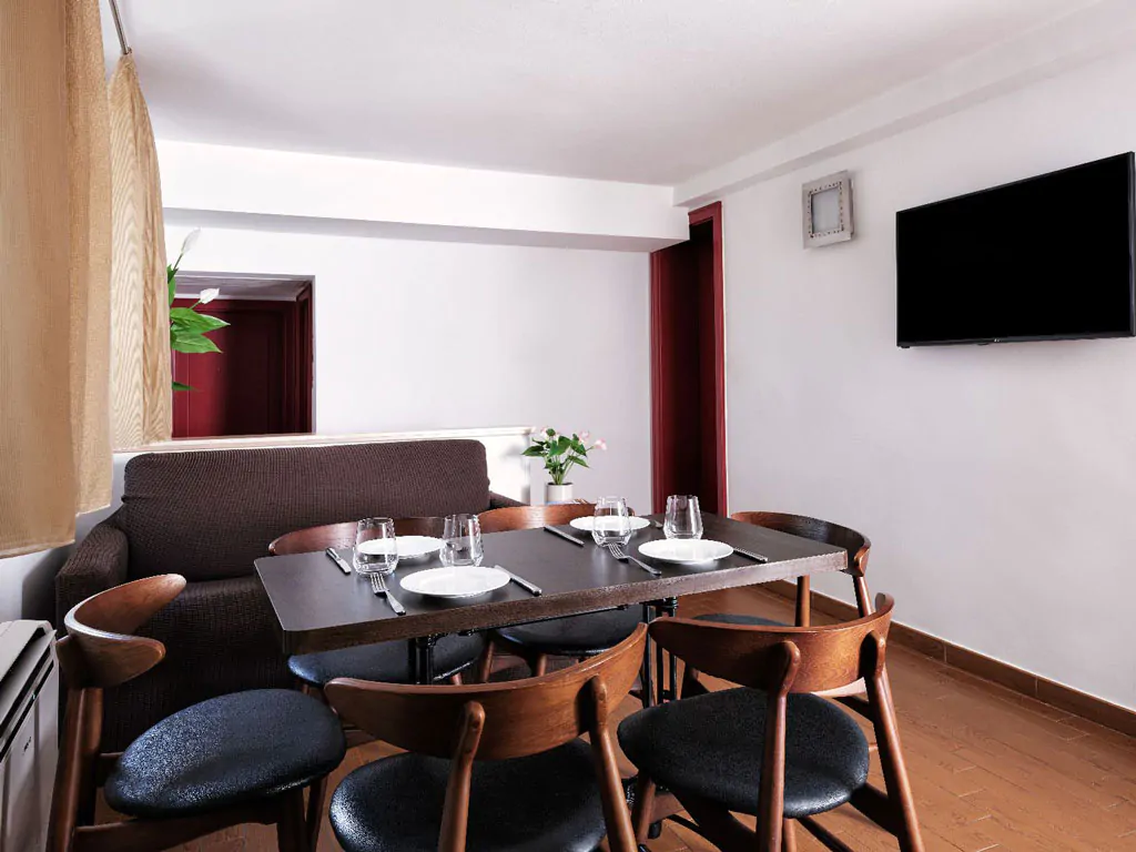 amadria-park-sibenik-apartment-43-interior-table