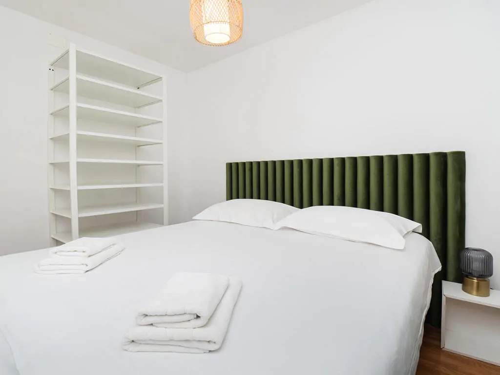 amadria-park-sibenik-villa-kornati-apartment-sea-view-interior-bedroom-double-bed