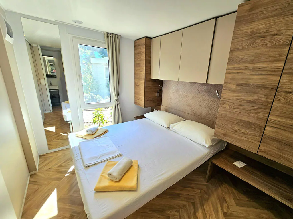 campsite-amadria-park-trogir-mobile-home-family-deluxe-interior-bedroom-double-bed