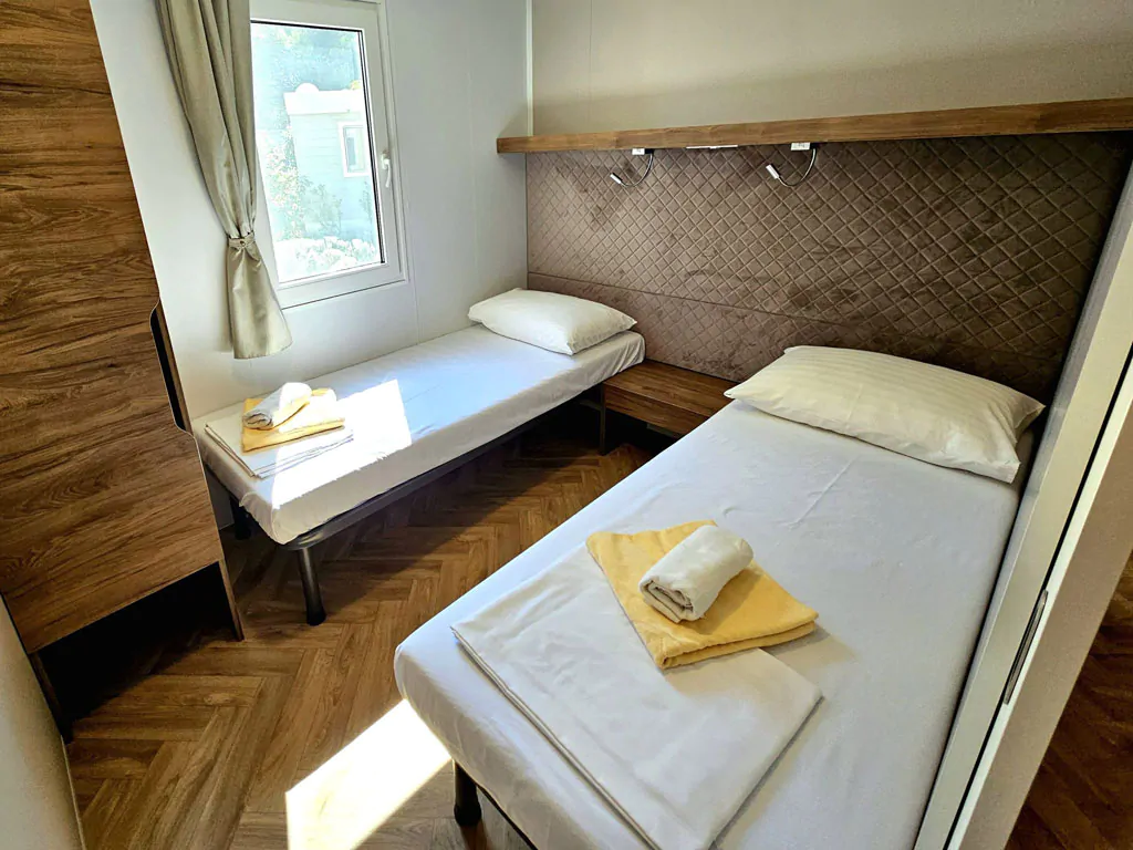 campsite-amadria-park-trogir-mobile-home-family-deluxe-interior-bedroom-single-beds