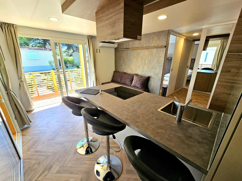 campsite-amadria-park-trogir-mobile-home-family-deluxe-interior-kitchen-and-living-room