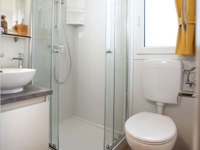 campsite-lavanda-mobile-home-luxury-pool-interior-bathroom