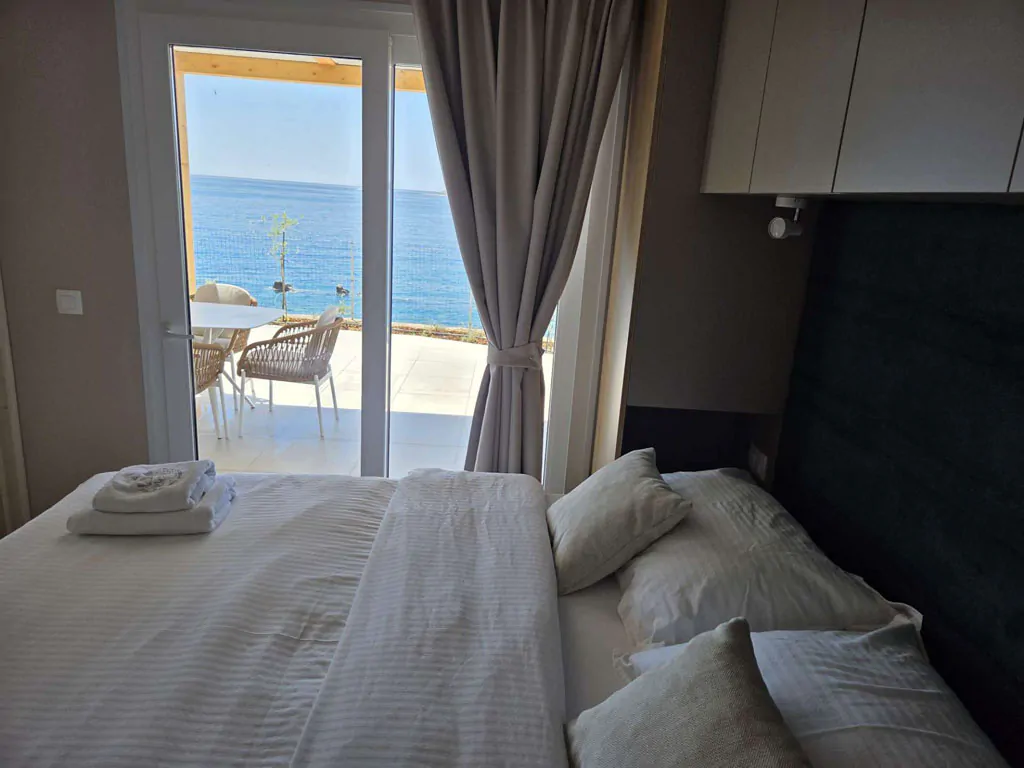 campsite-lavanda-mobile-home-sunset-pool-interior-bedroom-double-bed-view