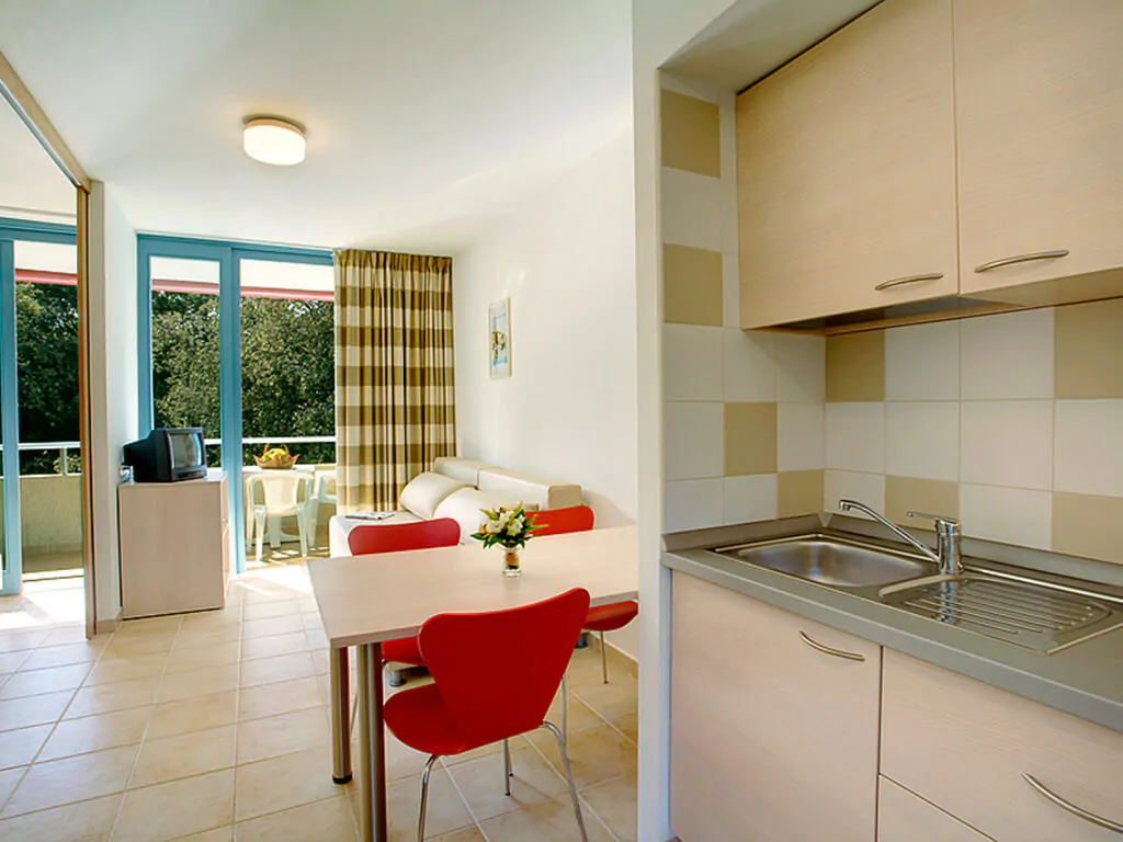 solaris-naturist-camping-resort-superior-1-bedroom-app-3-persons-seaside