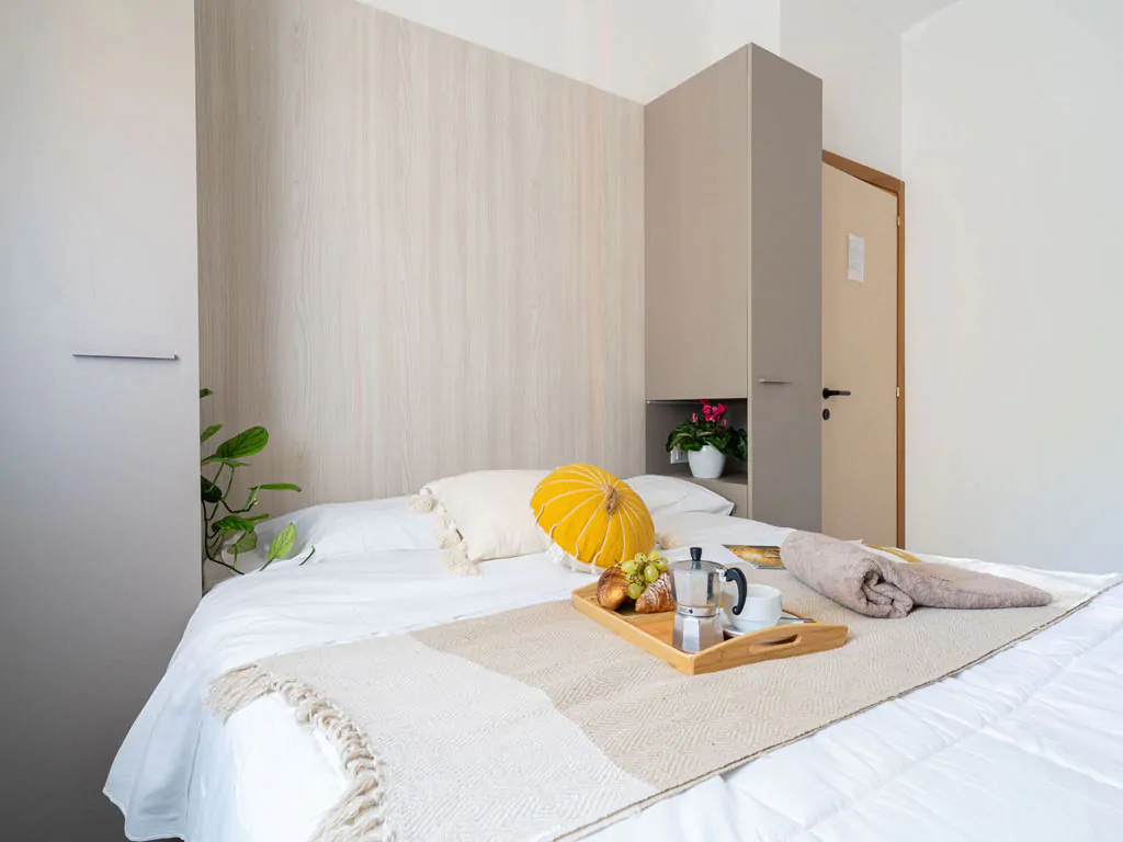 stork-family-collection-bungalow-bilocale-dog-interior-bedroom-double-bed