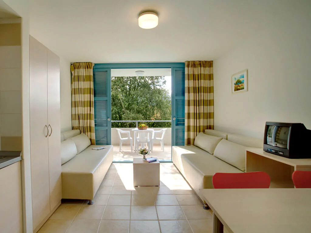 superior-1-bedroom-apartment-4-persons-seaside