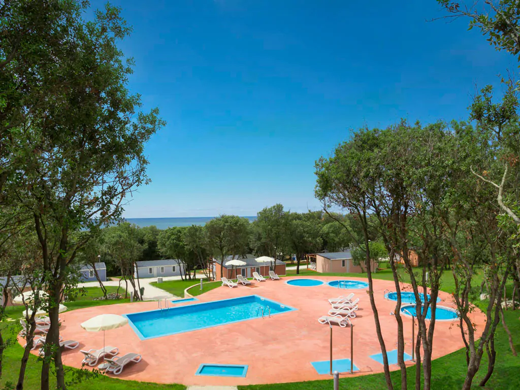 campsite-polari-mobile-home-standard-with-shared-pool-exterior-mobile-home-pool-view