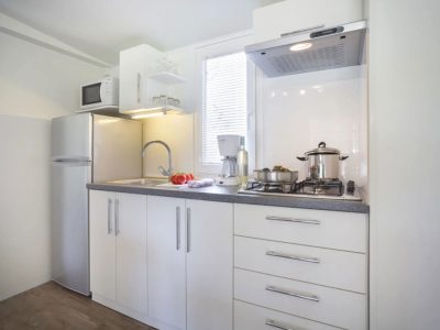 campsite-polari-mobile-home-standard-with-shared-pool-interior-kitchen