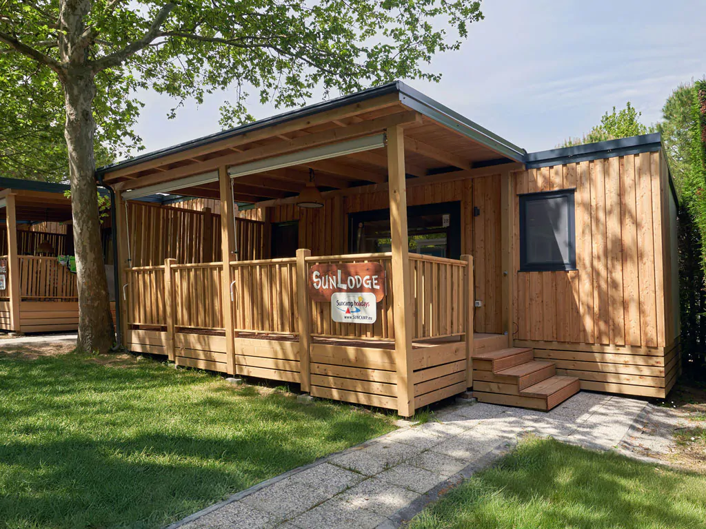 campsite-sun-lodge-katsura-exterior-mobile-home-view
