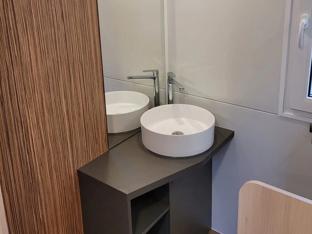 campsite-sun-lodge-katsura-interior-bathroom-sink