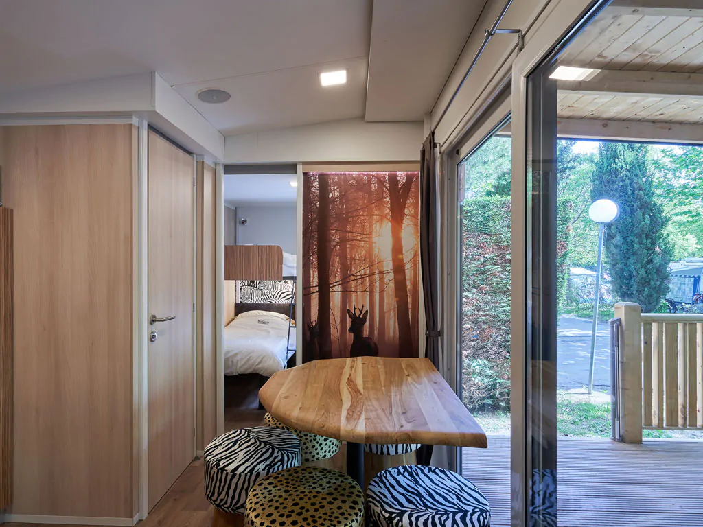 campsite-sun-lodge-katsura-interior-dining-area