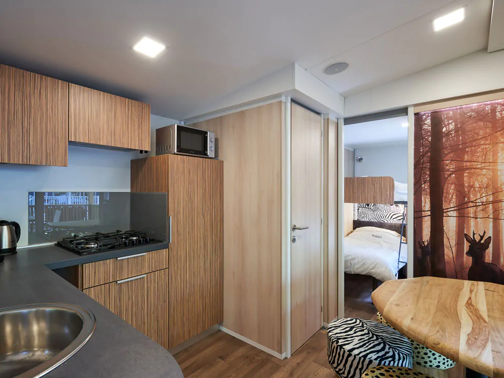 campsite-sun-lodge-katsura-interior-kitchen-and-dining-area