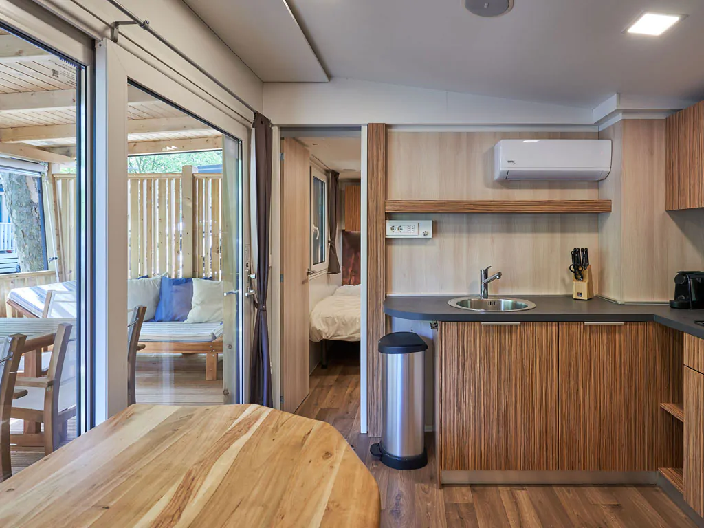 campsite-sun-lodge-katsura-interior-kitchen-area