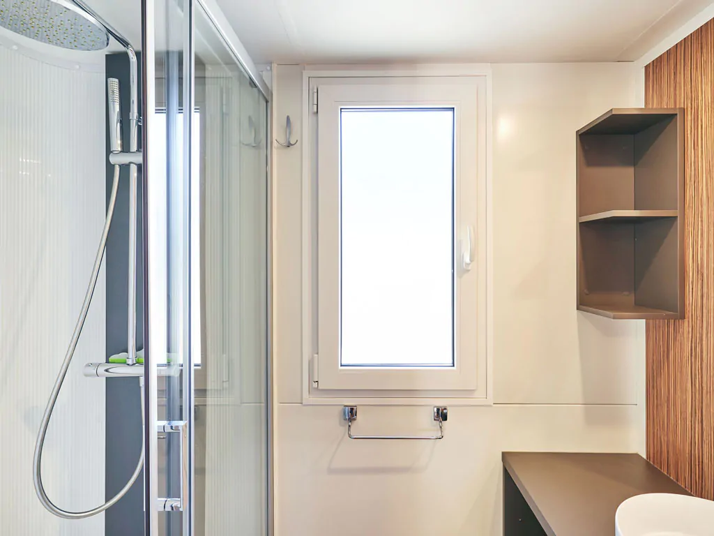 campsite-sun-lodge-sabai-interior-bathroom