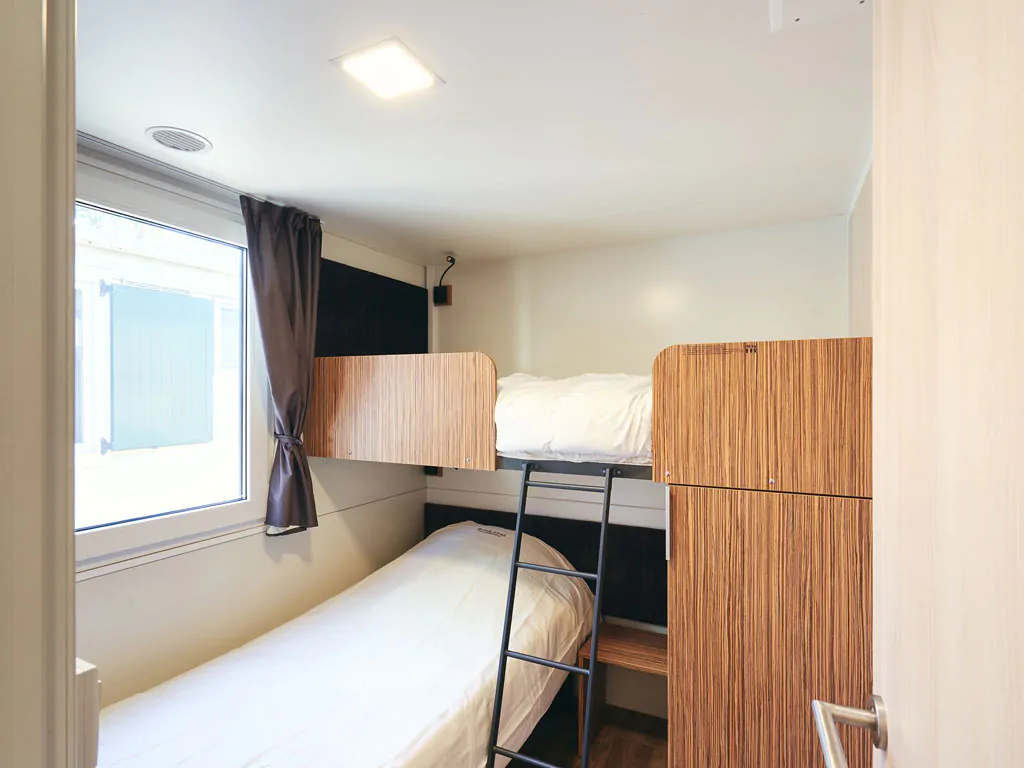 campsite-sun-lodge-sabai-interior-bedroom-bunk-bed